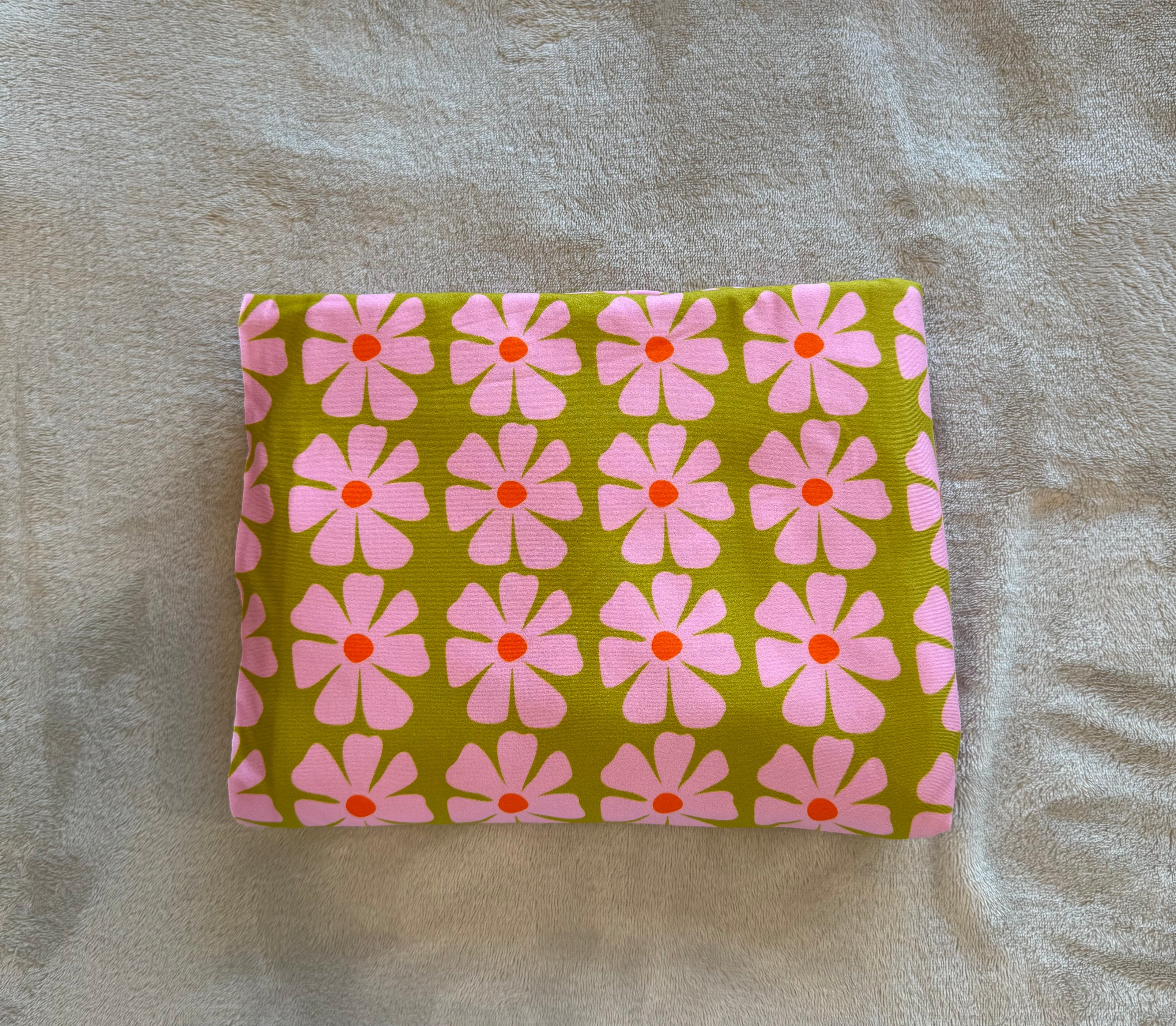 Groovy bloom (1 available)